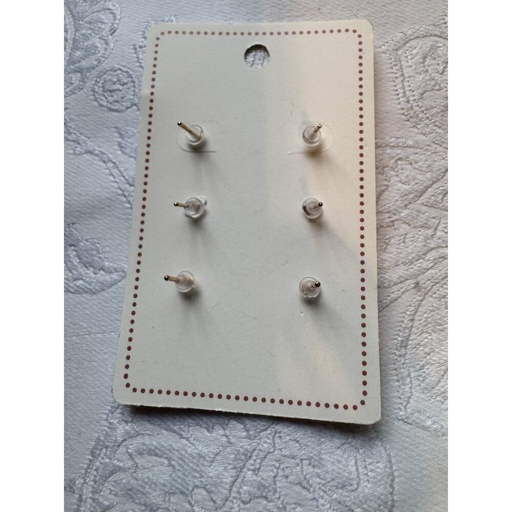 HELLO KITTY Karomi 6 PC Set Gold-Tone Rhinestone Stud Earrings Colorful NEW - Picture 5 of 5